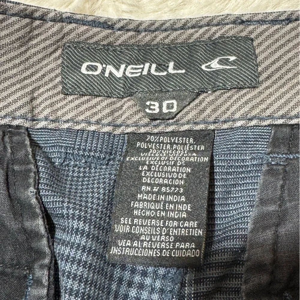 O'Neill Shorts Mens sz 30 Gray Plaid Flat Front Embroidered Logo Polyester Blend